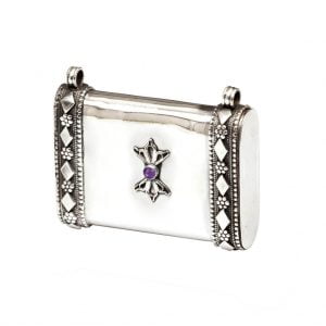 תליון קופסת קמע תימני מסורתי עם עיטורי פיליגרן עבודת יד