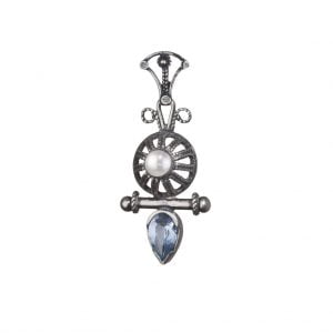 תליון פיליגרן אתני מעוצב בעבודת יד עם אבנים משובצות