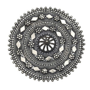 סיכת נוי עגולה גדולה עם עיטורים בטכניקת פיליגרן תימני מסורתי